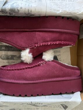 Women’s Burgundy Faux-Suede Slip-On slippers with Shearling Pom
